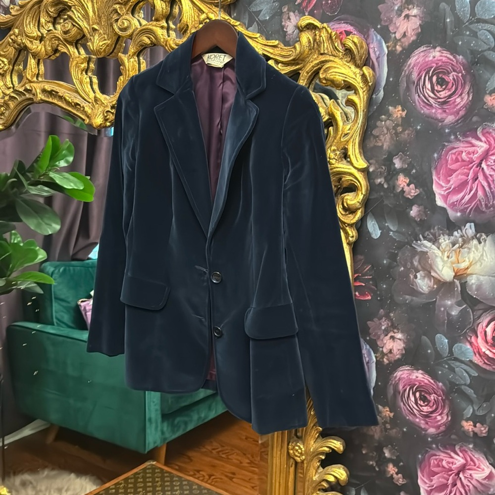 Navy blue velvet vintage blazer